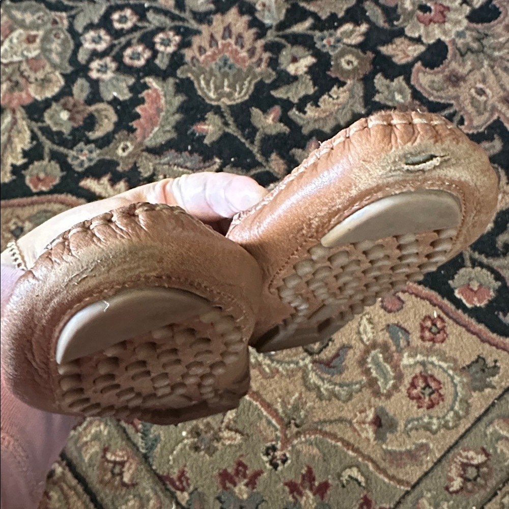Tory Burch everly tan Leather Loafers with Gold Logo - Picture 13 of 15